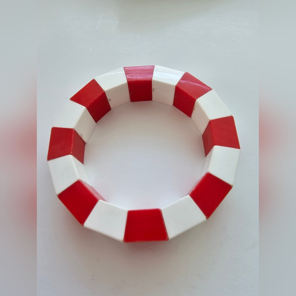 Vintage Plastic Bracelet Trapezoid Beads Red & White